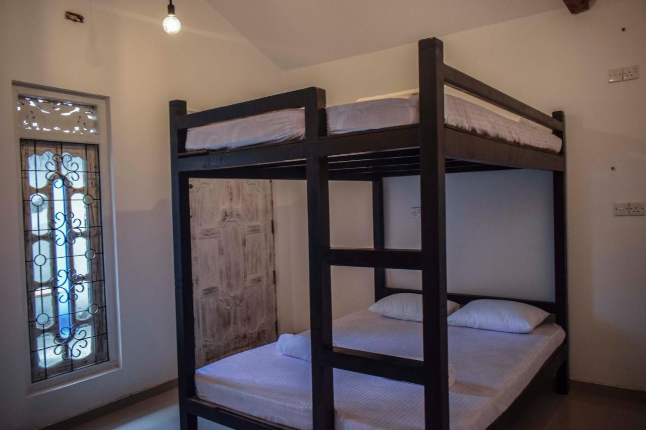 Хостел Bunk 15 Hiriketiya Диквелла Экстерьер фото